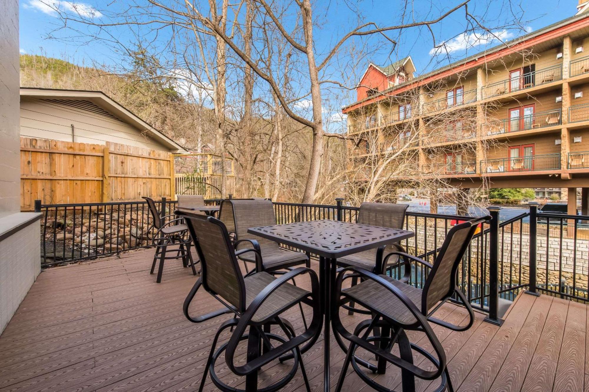 Econo Lodge Inn & Suites On The River Gatlinburg Exteriör bild