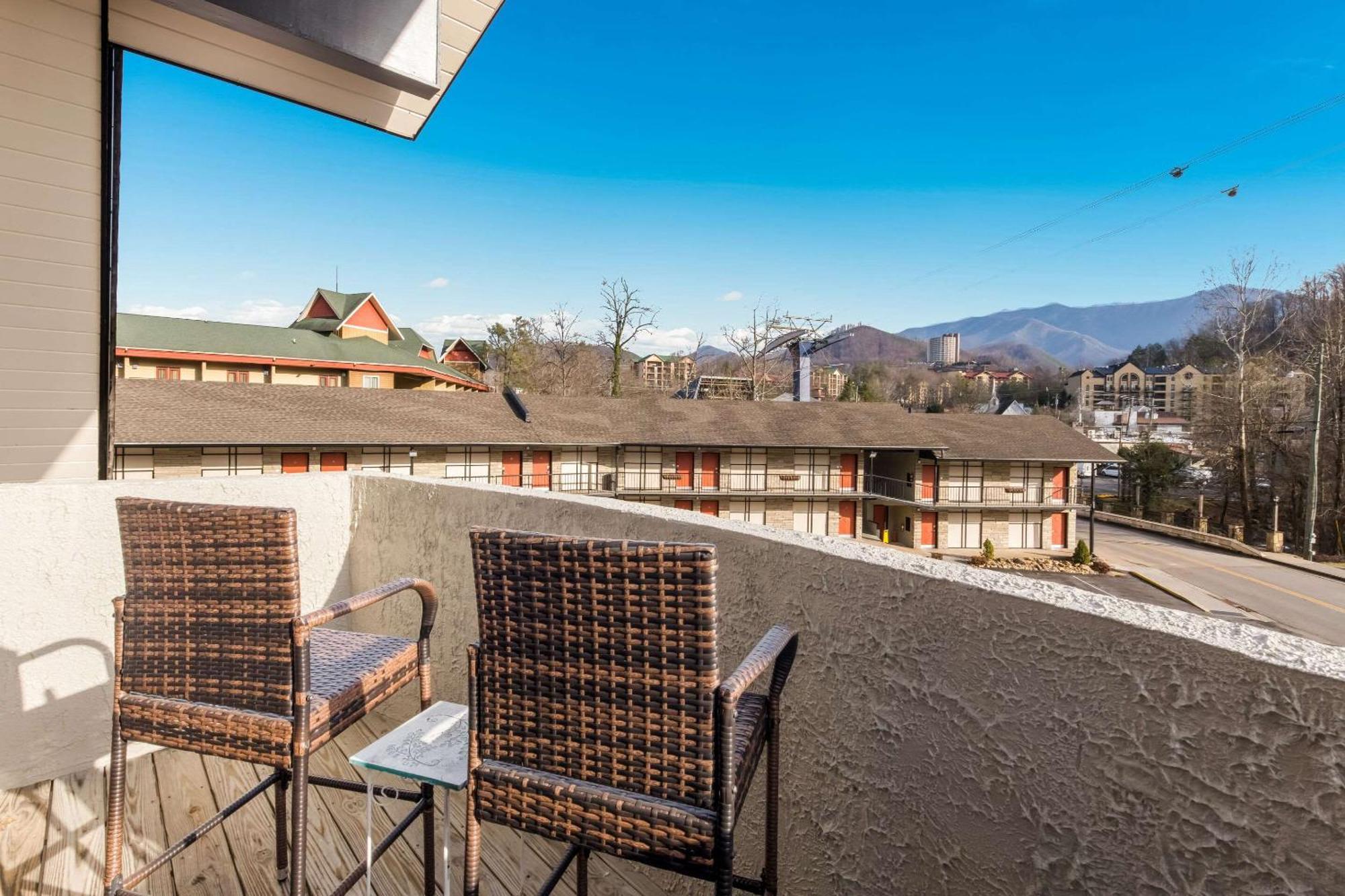 Econo Lodge Inn & Suites On The River Gatlinburg Exteriör bild