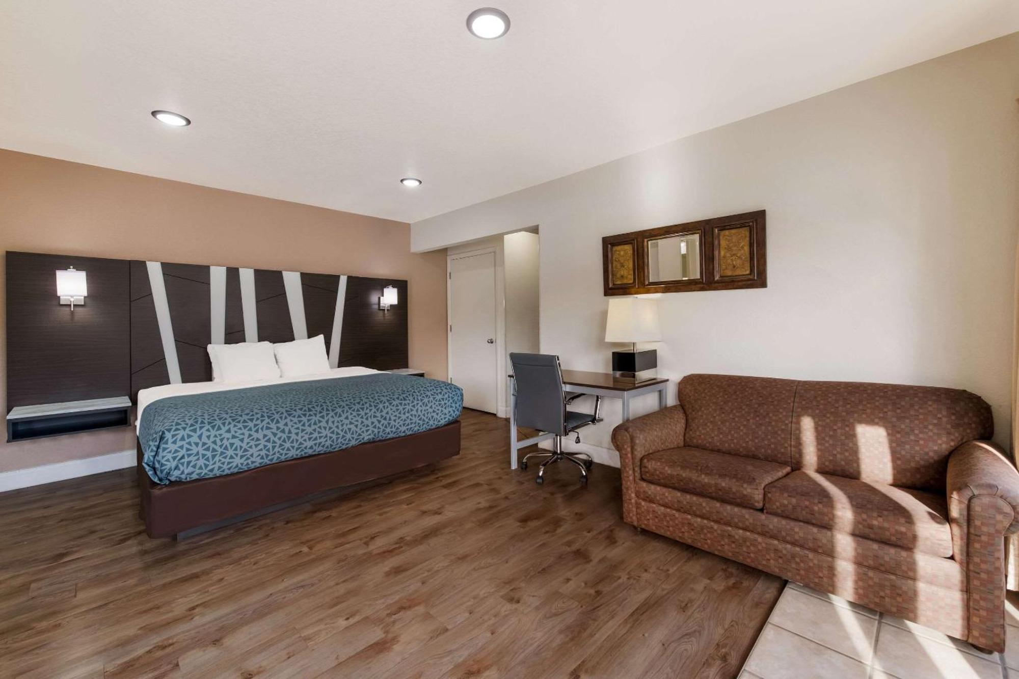 Econo Lodge Inn & Suites On The River Gatlinburg Exteriör bild