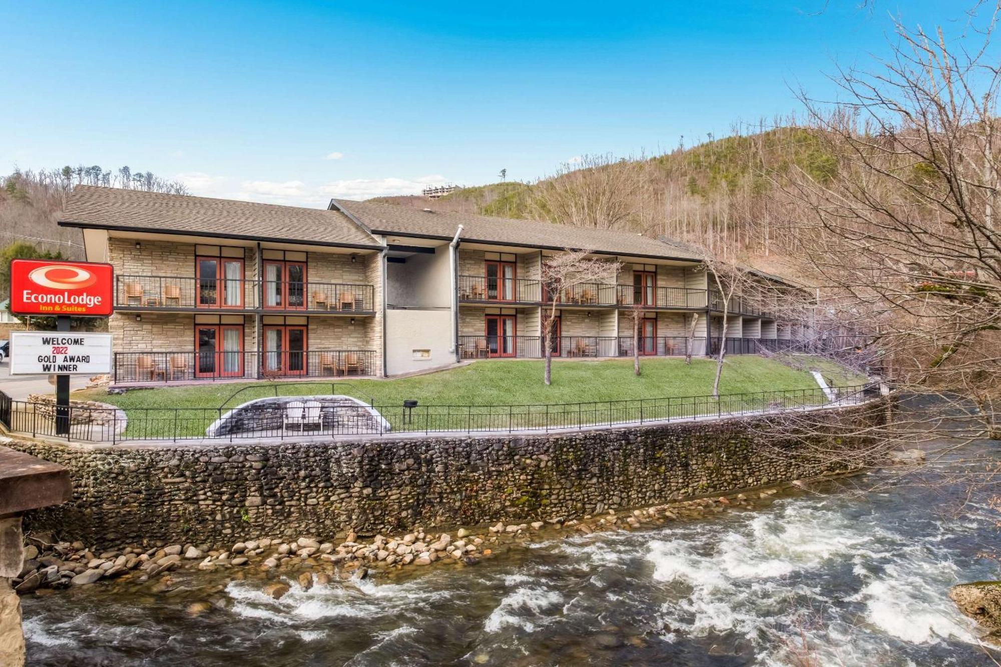 Econo Lodge Inn & Suites On The River Gatlinburg Exteriör bild